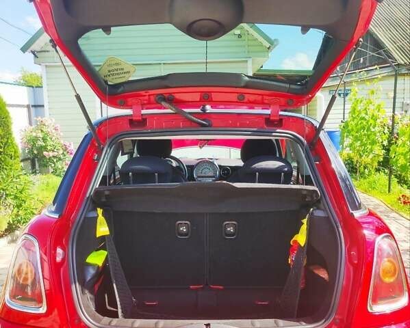 Красный Мини Hatch, объемом двигателя 1.6 л и пробегом 198 тыс. км за 5600 $, фото 17 на Automoto.ua