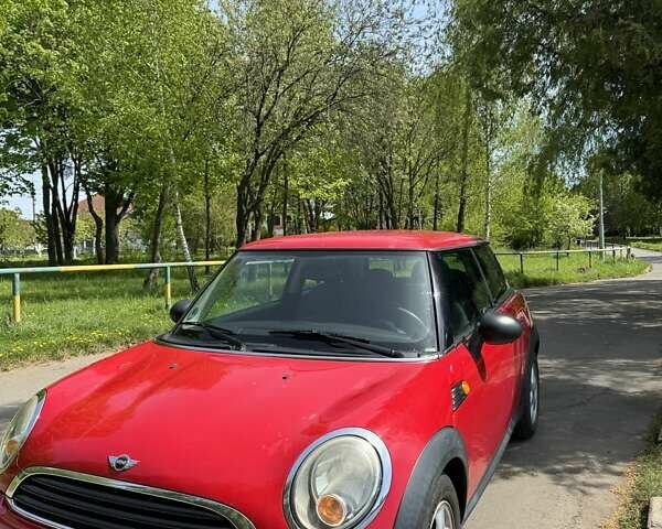 Красный Мини Hatch, объемом двигателя 1.4 л и пробегом 224 тыс. км за 5300 $, фото 2 на Automoto.ua