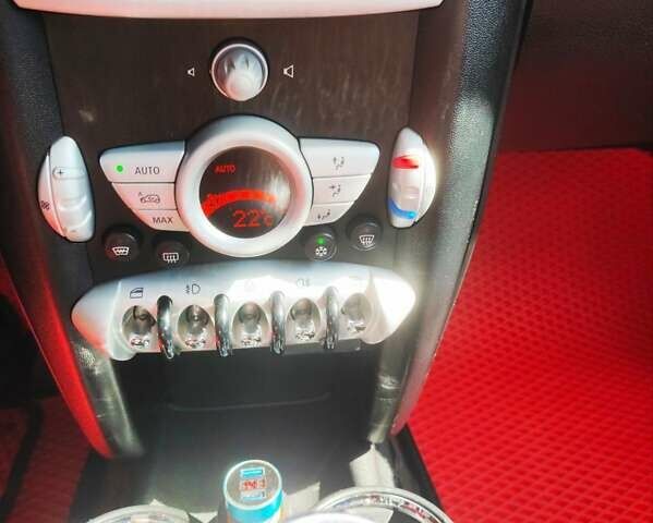 Красный Мини Hatch, объемом двигателя 1.6 л и пробегом 198 тыс. км за 5600 $, фото 1 на Automoto.ua