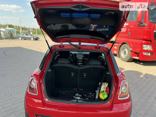 Красный Мини Hatch, объемом двигателя 1.6 л и пробегом 110 тыс. км за 8300 $, фото 5 на Automoto.ua
