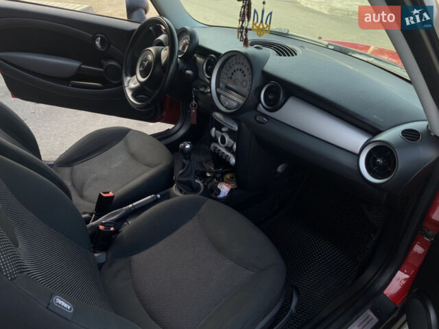Червоний Міні Hatch, об'ємом двигуна 1.6 л та пробігом 142 тис. км за 6699 $, фото 6 на Automoto.ua