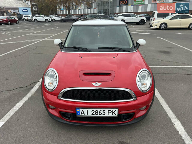 Красный Мини Hatch, объемом двигателя 1.6 л и пробегом 235 тыс. км за 7500 $, фото 1 на Automoto.ua