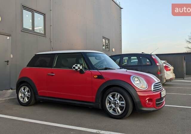 Красный Мини Hatch, объемом двигателя 1.6 л и пробегом 180 тыс. км за 7300 $, фото 1 на Automoto.ua