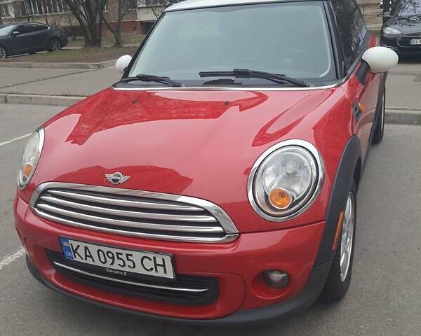 Красный Мини Hatch, объемом двигателя 1.6 л и пробегом 231 тыс. км за 8200 $, фото 1 на Automoto.ua