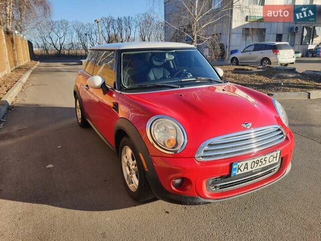 Красный Мини Hatch, объемом двигателя 1.6 л и пробегом 231 тыс. км за 8200 $, фото 5 на Automoto.ua