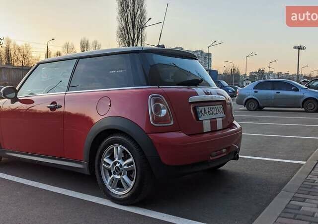 Красный Мини Hatch, объемом двигателя 1.6 л и пробегом 180 тыс. км за 7300 $, фото 5 на Automoto.ua