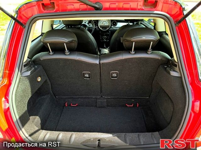 Красный Мини Hatch, объемом двигателя 1.6 л и пробегом 160 тыс. км за 8900 $, фото 7 на Automoto.ua