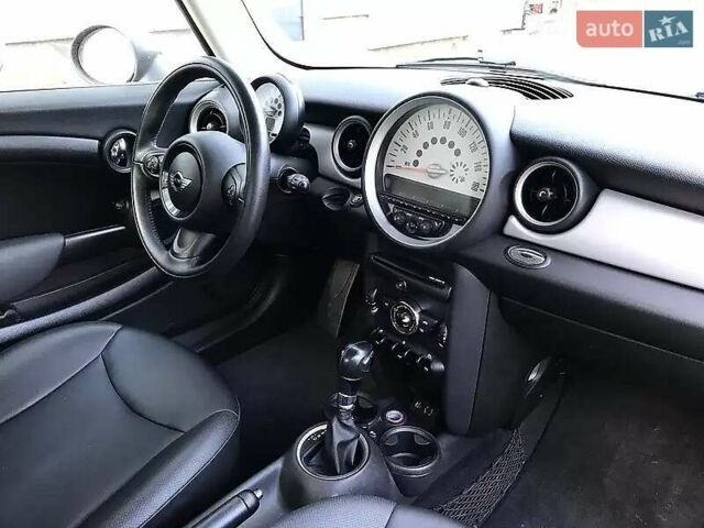 Красный Мини Hatch, объемом двигателя 1.6 л и пробегом 150 тыс. км за 6200 $, фото 6 на Automoto.ua
