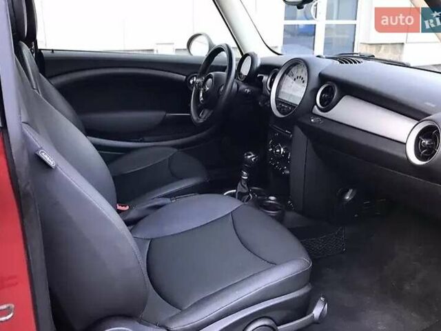 Красный Мини Hatch, объемом двигателя 1.6 л и пробегом 150 тыс. км за 6200 $, фото 1 на Automoto.ua