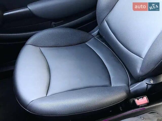 Красный Мини Hatch, объемом двигателя 1.6 л и пробегом 150 тыс. км за 6200 $, фото 12 на Automoto.ua