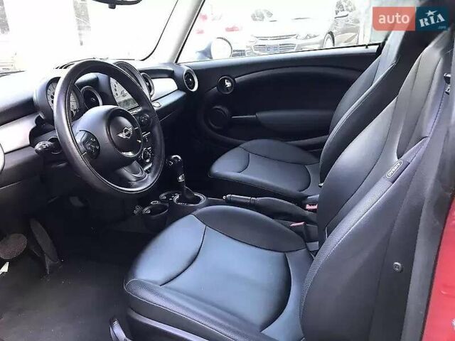 Красный Мини Hatch, объемом двигателя 1.6 л и пробегом 150 тыс. км за 6200 $, фото 8 на Automoto.ua