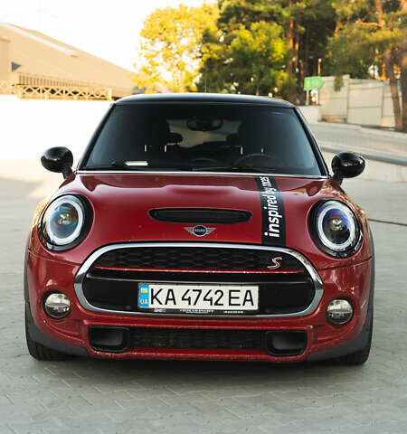 Красный Мини Hatch, объемом двигателя 2 л и пробегом 75 тыс. км за 14000 $, фото 1 на Automoto.ua
