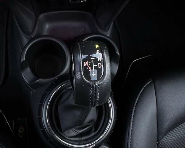 Красный Мини Hatch, объемом двигателя 1.5 л и пробегом 144 тыс. км за 11500 $, фото 3 на Automoto.ua