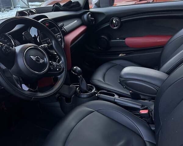 Красный Мини Hatch, объемом двигателя 1.5 л и пробегом 144 тыс. км за 11500 $, фото 4 на Automoto.ua