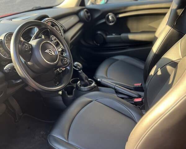 Червоний Міні Hatch, об'ємом двигуна 1.5 л та пробігом 110 тис. км за 12000 $, фото 5 на Automoto.ua