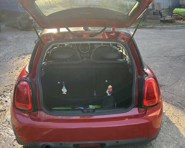 Червоний Міні Hatch, об'ємом двигуна 1.5 л та пробігом 110 тис. км за 12000 $, фото 1 на Automoto.ua