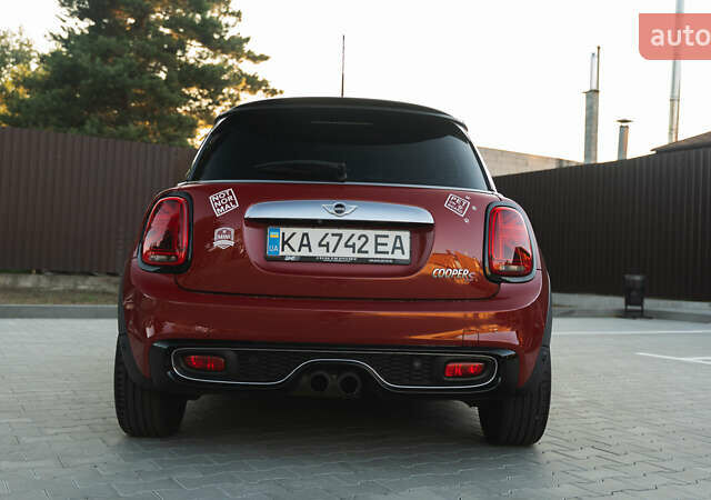 Красный Мини Hatch, объемом двигателя 2 л и пробегом 75 тыс. км за 14000 $, фото 4 на Automoto.ua