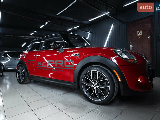 Красный Мини Hatch, объемом двигателя 2 л и пробегом 91 тыс. км за 14900 $, фото 1 на Automoto.ua