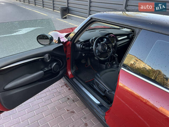 Красный Мини Hatch, объемом двигателя 1.5 л и пробегом 142 тыс. км за 12000 $, фото 4 на Automoto.ua