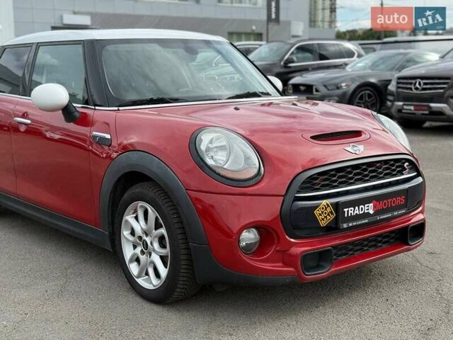 Красный Мини Hatch, объемом двигателя 2 л и пробегом 130 тыс. км за 10990 $, фото 1 на Automoto.ua