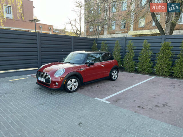 Красный Мини Hatch, объемом двигателя 1.5 л и пробегом 142 тыс. км за 12000 $, фото 3 на Automoto.ua