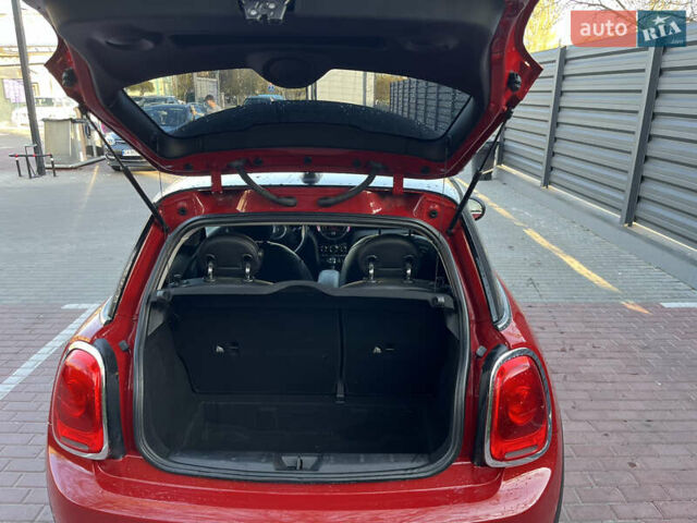 Красный Мини Hatch, объемом двигателя 1.5 л и пробегом 142 тыс. км за 12000 $, фото 5 на Automoto.ua