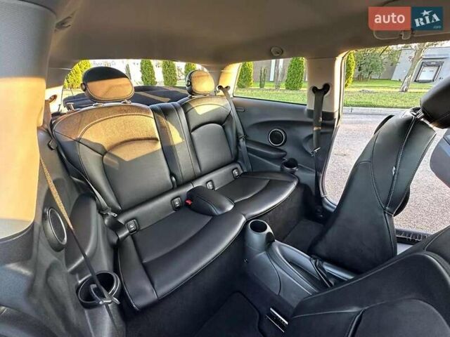 Красный Мини Hatch, объемом двигателя 2 л и пробегом 150 тыс. км за 2950 $, фото 10 на Automoto.ua