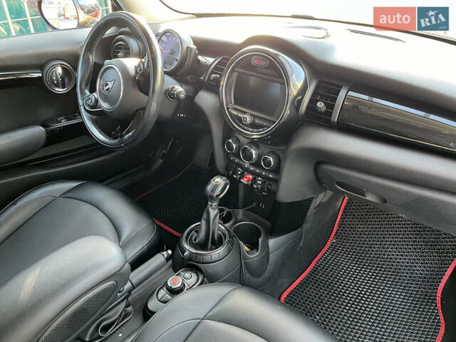 Красный Мини Hatch, объемом двигателя 1.5 л и пробегом 142 тыс. км за 12000 $, фото 12 на Automoto.ua