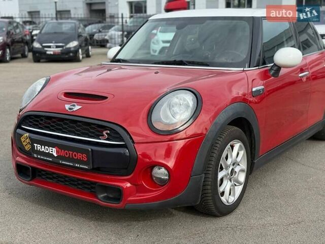 Красный Мини Hatch, объемом двигателя 2 л и пробегом 130 тыс. км за 10990 $, фото 3 на Automoto.ua