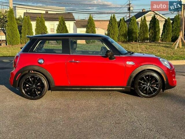 Красный Мини Hatch, объемом двигателя 2 л и пробегом 150 тыс. км за 2950 $, фото 1 на Automoto.ua