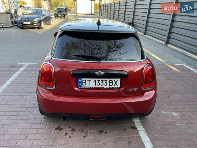 Красный Мини Hatch, объемом двигателя 1.5 л и пробегом 142 тыс. км за 12000 $, фото 1 на Automoto.ua