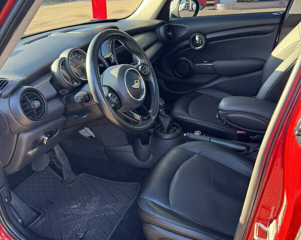Червоний Міні Hatch, об'ємом двигуна 1.5 л та пробігом 122 тис. км за 12100 $, фото 6 на Automoto.ua