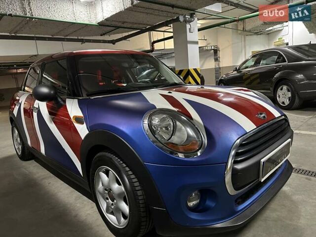 Красный Мини Hatch, объемом двигателя 1.2 л и пробегом 87 тыс. км за 7900 $, фото 1 на Automoto.ua