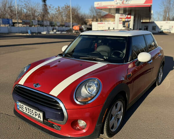 Червоний Міні Hatch, об'ємом двигуна 1.5 л та пробігом 122 тис. км за 12100 $, фото 1 на Automoto.ua