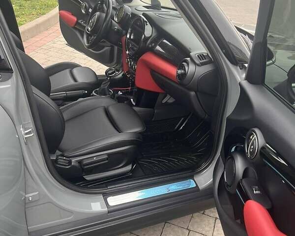 Мини Hatch, объемом двигателя 2 л и пробегом 46 тыс. км за 18500 $, фото 16 на Automoto.ua