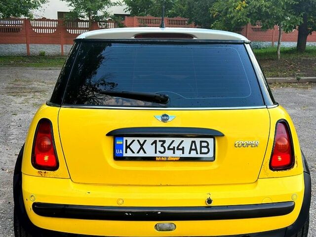 Желтый Мини Hatch, объемом двигателя 1.6 л и пробегом 273 тыс. км за 3500 $, фото 2 на Automoto.ua