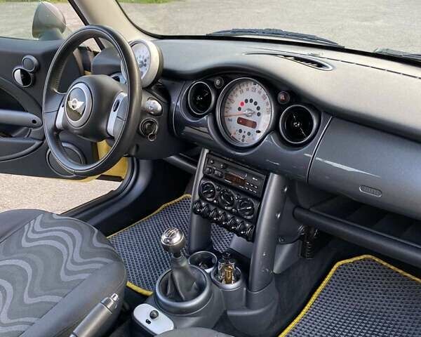 Желтый Мини Hatch, объемом двигателя 1.6 л и пробегом 300 тыс. км за 4500 $, фото 2 на Automoto.ua