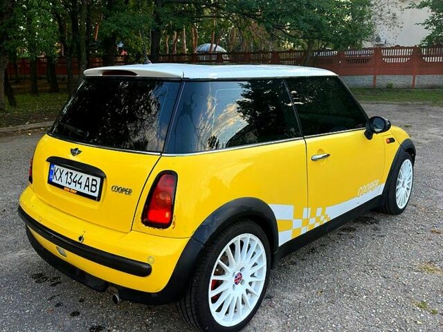 Желтый Мини Hatch, объемом двигателя 1.6 л и пробегом 273 тыс. км за 3500 $, фото 1 на Automoto.ua
