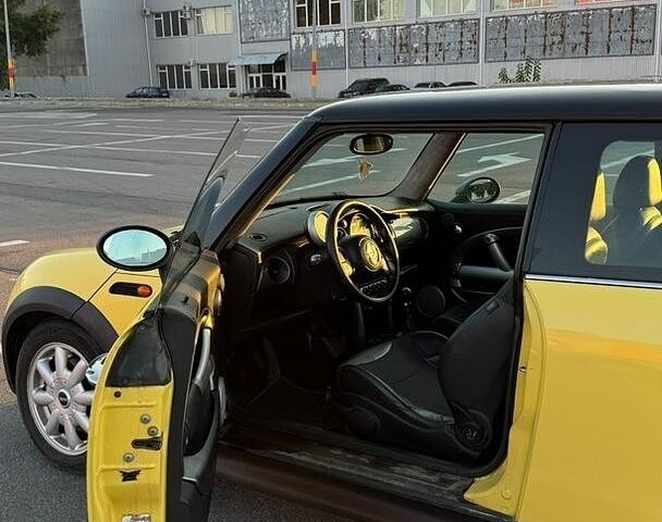 Жовтий Міні Hatch, об'ємом двигуна 1.36 л та пробігом 228 тис. км за 4300 $, фото 1 на Automoto.ua