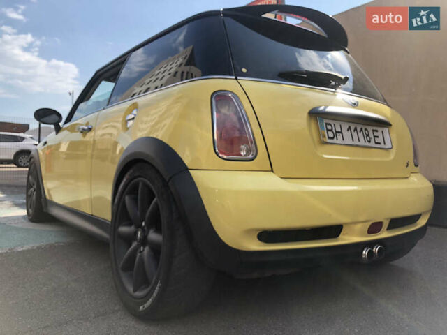 Желтый Мини Hatch, объемом двигателя 1.6 л и пробегом 150 тыс. км за 9200 $, фото 2 на Automoto.ua