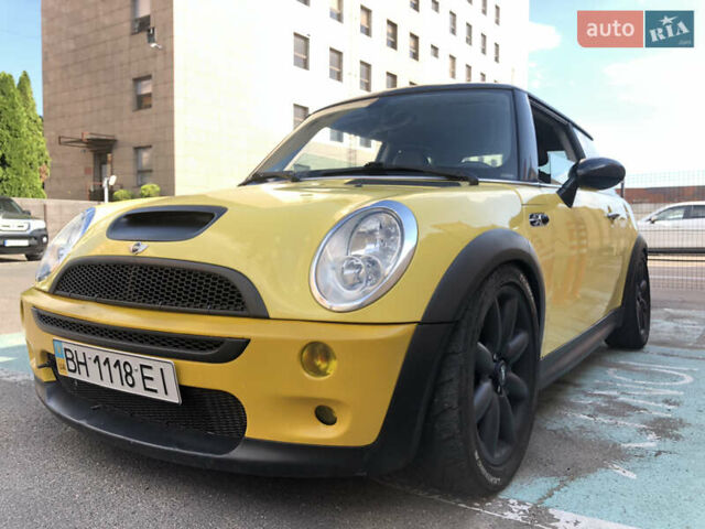 Желтый Мини Hatch, объемом двигателя 1.6 л и пробегом 150 тыс. км за 9200 $, фото 6 на Automoto.ua