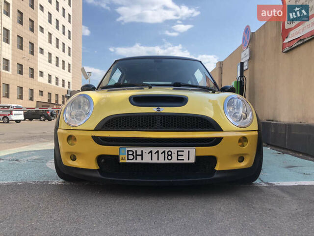 Желтый Мини Hatch, объемом двигателя 1.6 л и пробегом 150 тыс. км за 9200 $, фото 1 на Automoto.ua