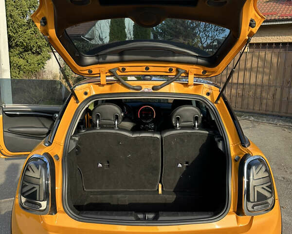 Желтый Мини Hatch, объемом двигателя 1.5 л и пробегом 210 тыс. км за 10400 $, фото 4 на Automoto.ua