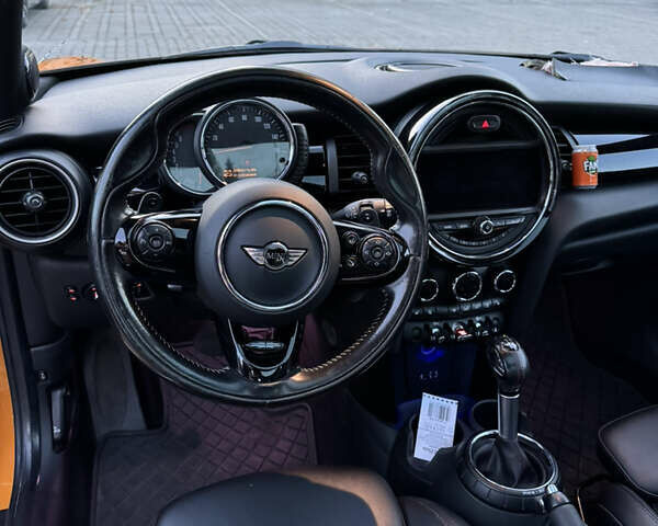 Желтый Мини Hatch, объемом двигателя 2 л и пробегом 150 тыс. км за 11900 $, фото 5 на Automoto.ua