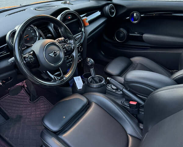 Желтый Мини Hatch, объемом двигателя 2 л и пробегом 150 тыс. км за 11900 $, фото 6 на Automoto.ua