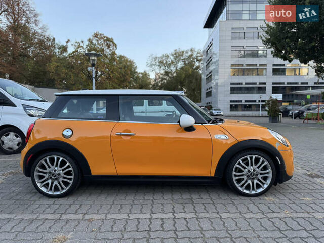 Желтый Мини Hatch, объемом двигателя 2 л и пробегом 150 тыс. км за 11900 $, фото 2 на Automoto.ua