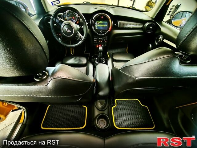 Жовтий Міні Hatch, об'ємом двигуна 2 л та пробігом 96 тис. км за 14800 $, фото 5 на Automoto.ua