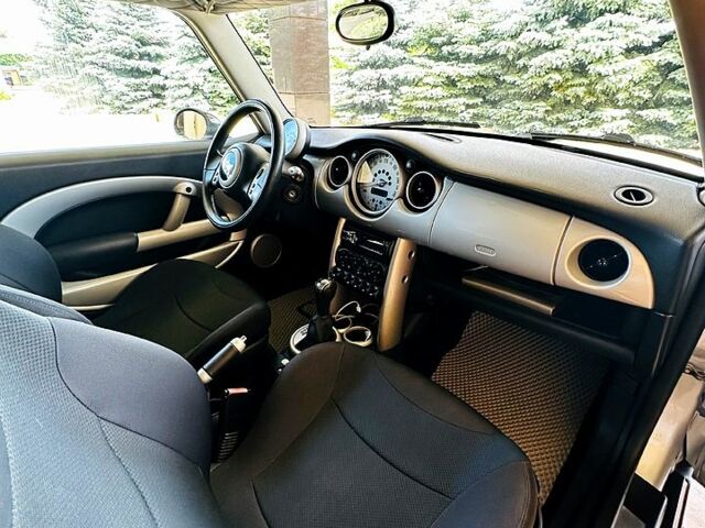 Сірий Міні Hatch, об'ємом двигуна 1.6 л та пробігом 167 тис. км за 4500 $, фото 8 на Automoto.ua