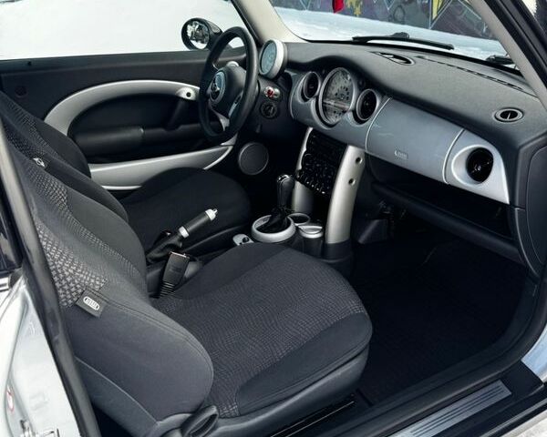 Серый Мини Hatch, объемом двигателя 1.6 л и пробегом 223 тыс. км за 4600 $, фото 14 на Automoto.ua