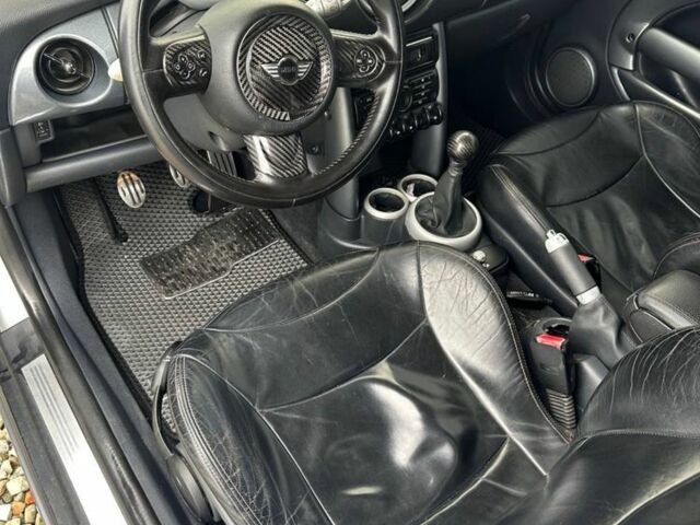Серый Мини Hatch, объемом двигателя 1.6 л и пробегом 293 тыс. км за 4800 $, фото 6 на Automoto.ua